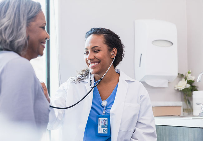 cardiologist in Fairfax listening to patient's heartbeat